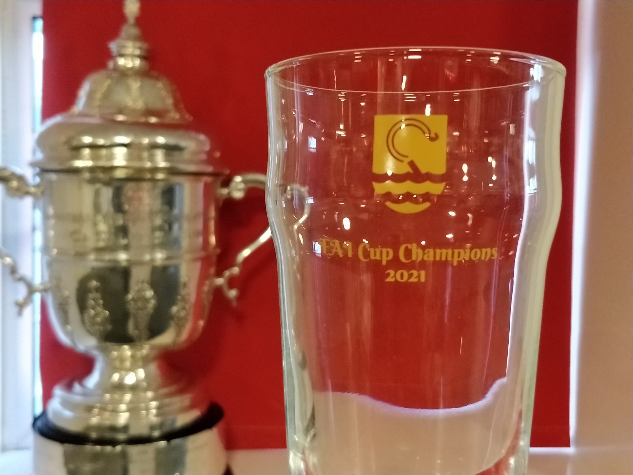 FAI Cup Champions 570ml Glasses - Collection Only